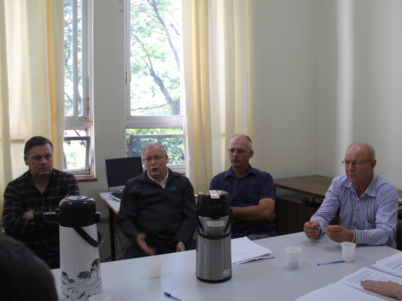 COMISSÃO SE REÚNE PARA FINALIZAR O MODELO DE LICITAÇÃO PARA O CIGRES